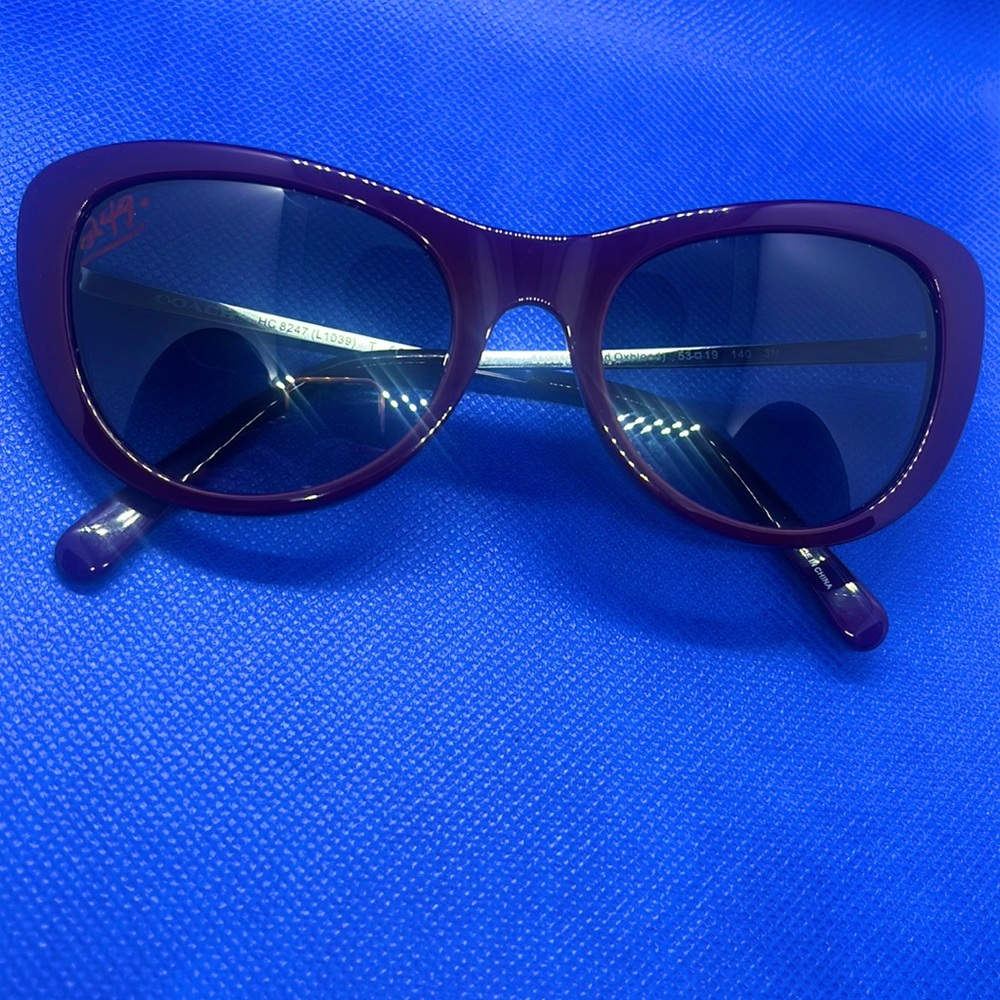 Coach HC 8247 Sunglasses color Oxblood!